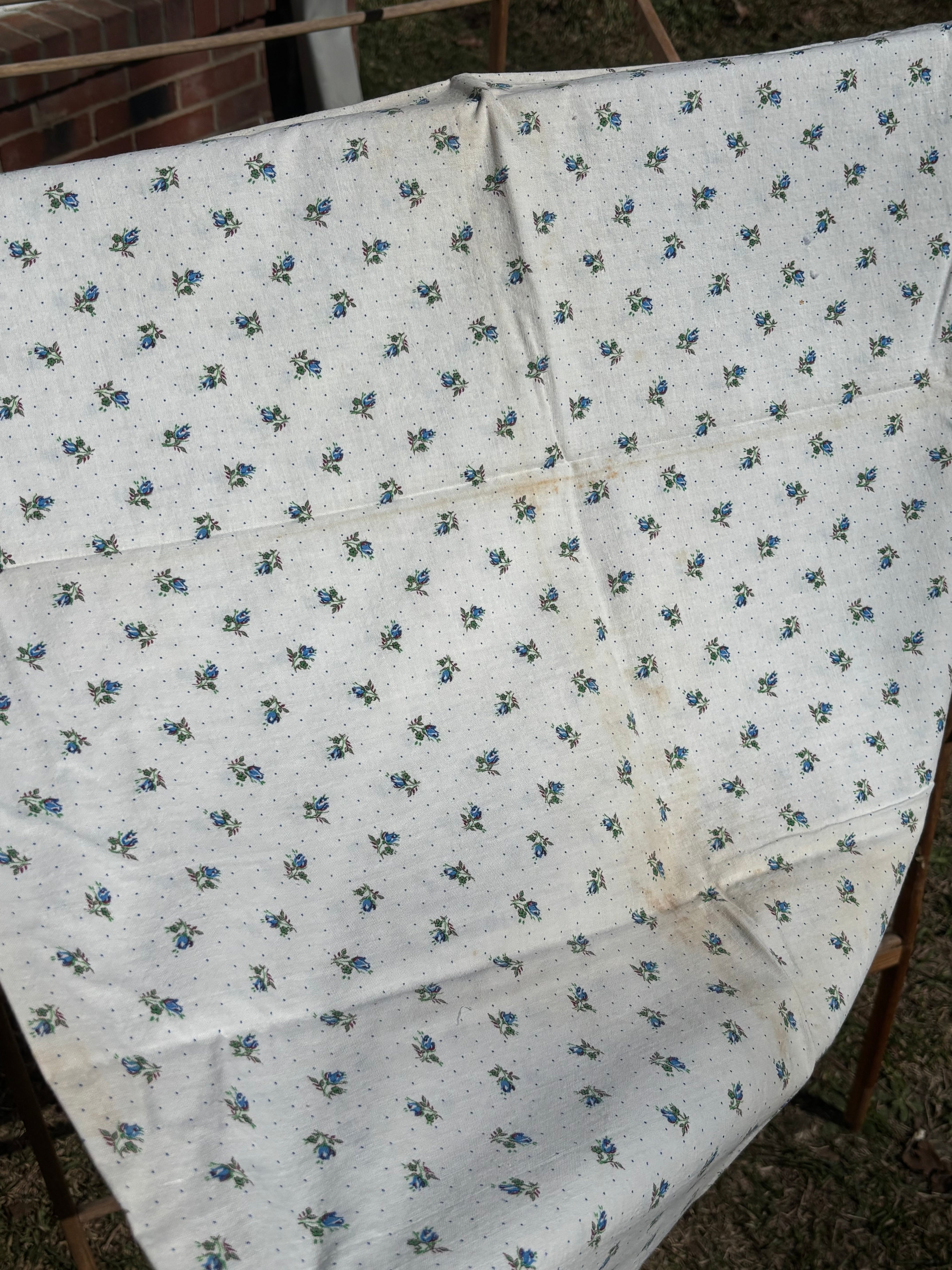 Bundle 2 Vintage Floral Fabric Bundle Quilting Cotton Cottage Prints Large Cuts (3 Pieces)