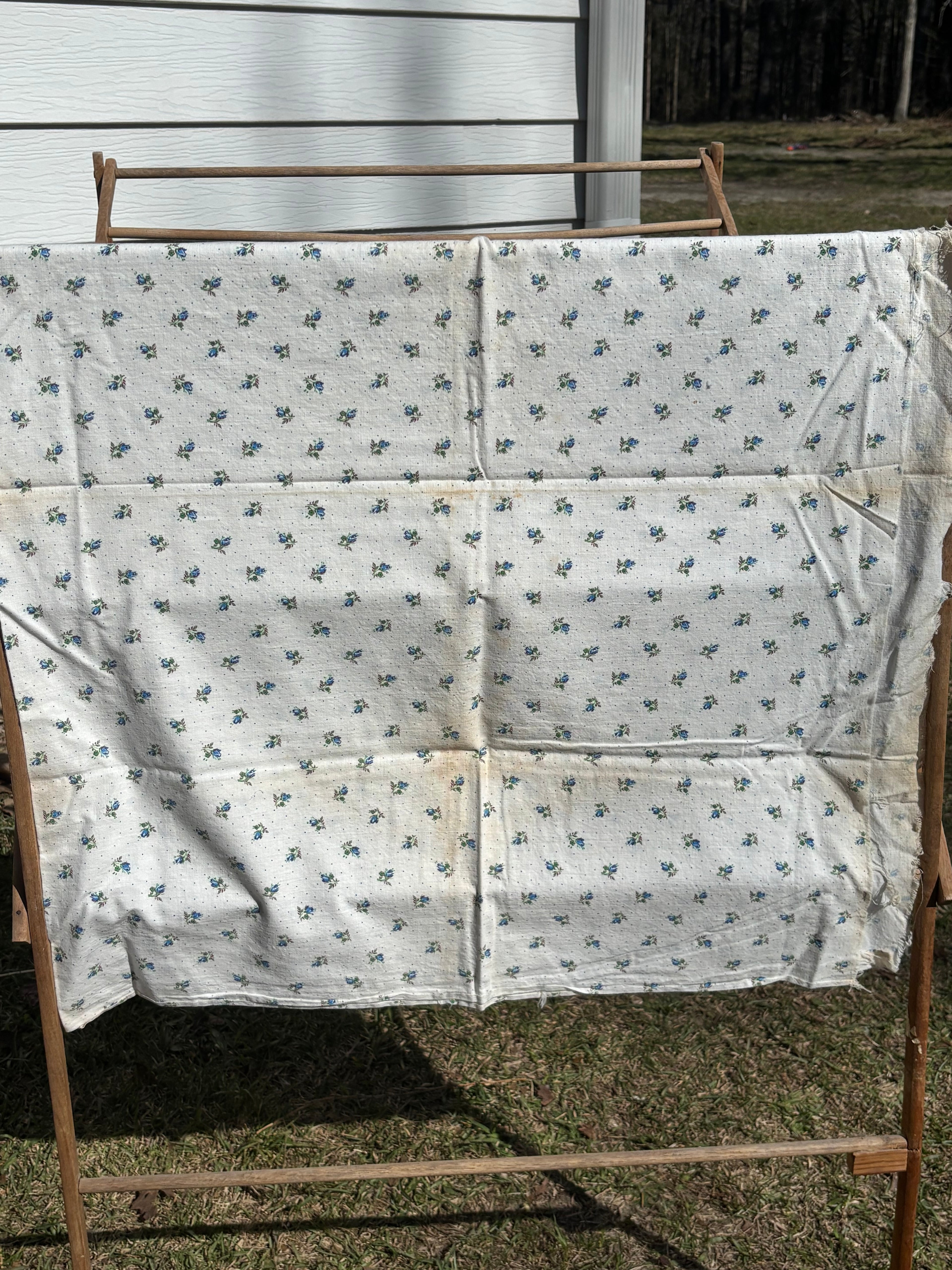 Bundle 2 Vintage Floral Fabric Bundle Quilting Cotton Cottage Prints Large Cuts (3 Pieces)