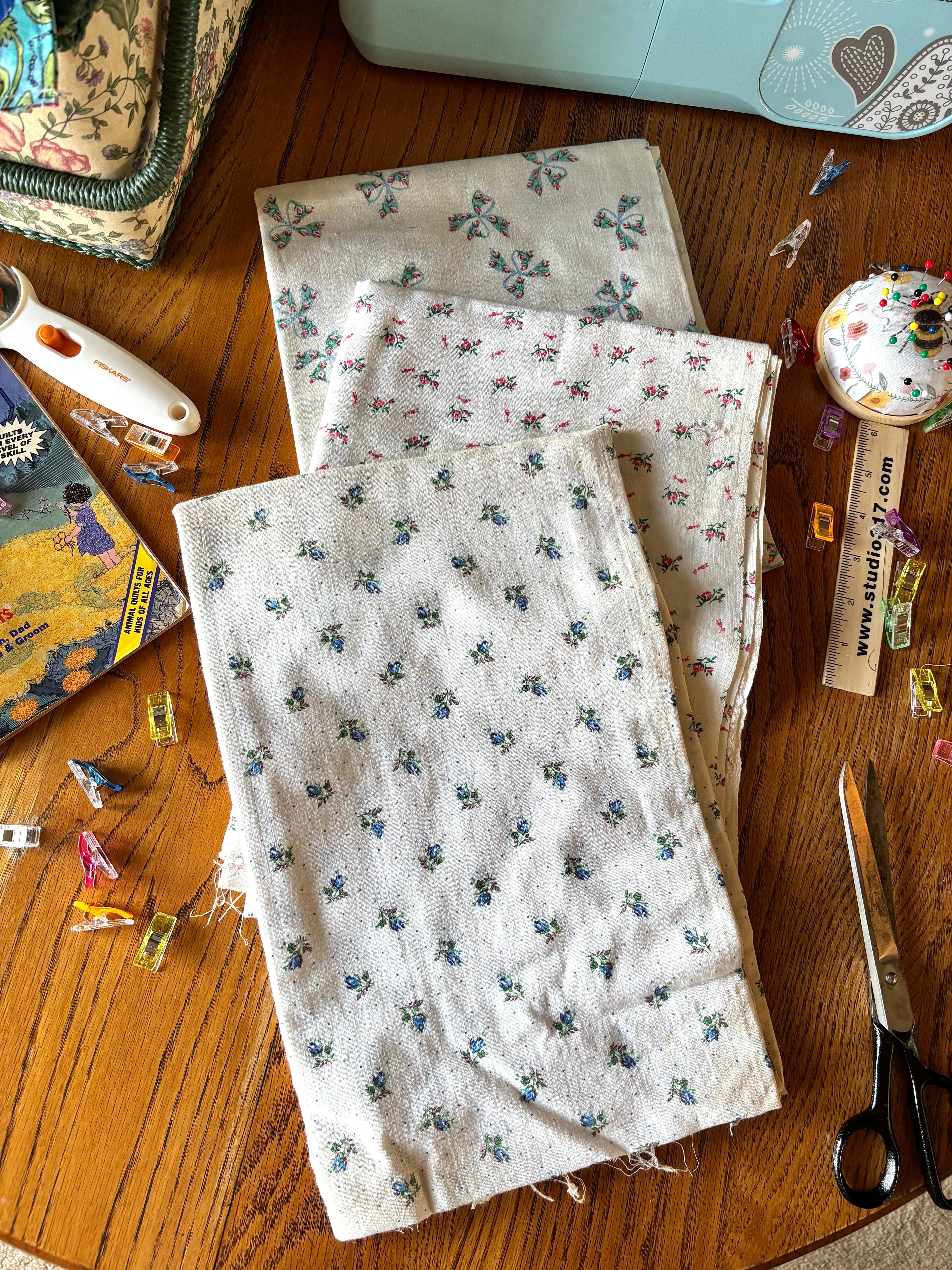 Bundle 2 Vintage Floral Fabric Bundle Quilting Cotton Cottage Prints Large Cuts (3 Pieces)