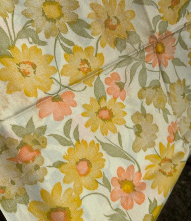 Bundle 4 Vintage Fabric Bundle Floral & Retro Prints Quilting Cotton (3 Pieces)