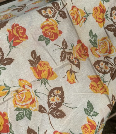 Bundle 4 Vintage Fabric Bundle Floral & Retro Prints Quilting Cotton (3 Pieces)